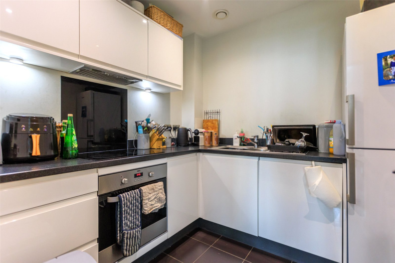 3 bedrooms apartments/flats to sale in Guardian Avenue, London-image 8