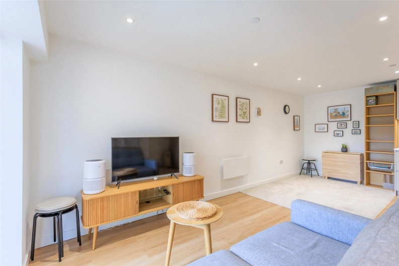 1 bedroom apartments/flats to sale in Caversham Road, Colindale-image 2