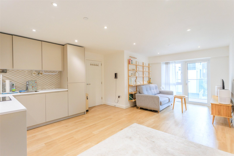 1 bedroom apartments/flats to sale in Caversham Road, Colindale-image 4