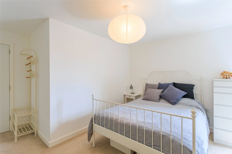 1 bedroom apartments/flats to sale in Caversham Road, Colindale-image 3