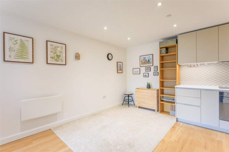 1 bedroom apartments/flats to sale in Caversham Road, Colindale-image 15