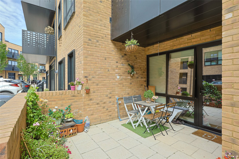 1 bedroom apartments/flats to sale in Middle Road, London-image 4