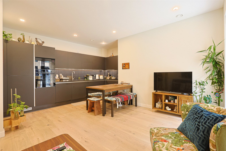 1 bedroom apartments/flats to sale in Middle Road, London-image 2