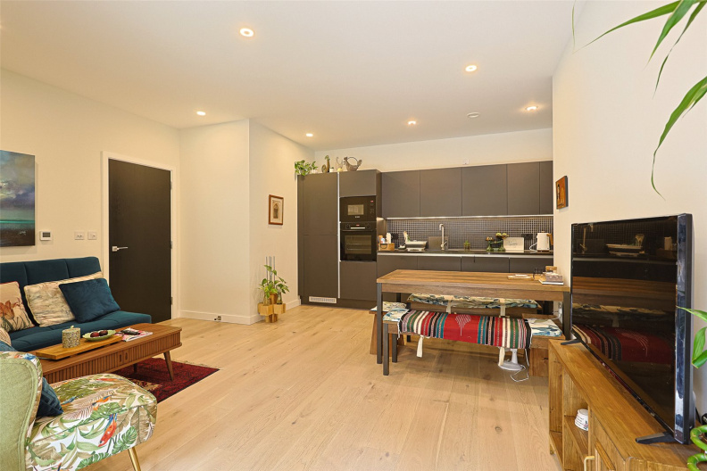 1 bedroom apartments/flats to sale in Middle Road, London-image 1