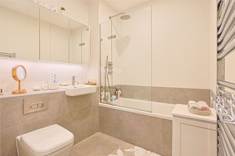 1 bedroom apartments/flats to sale in Middle Road, London-image 8