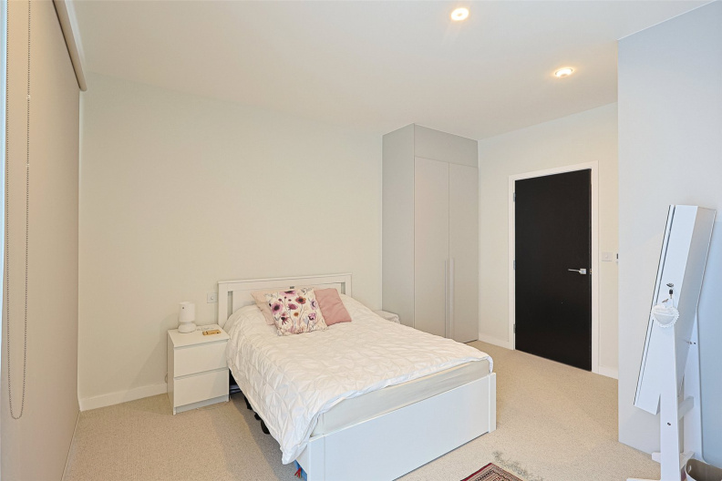 1 bedroom apartments/flats to sale in Middle Road, London-image 7