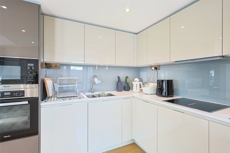 3 bedrooms apartments/flats to sale in Caversham Road, Colindale-image 8