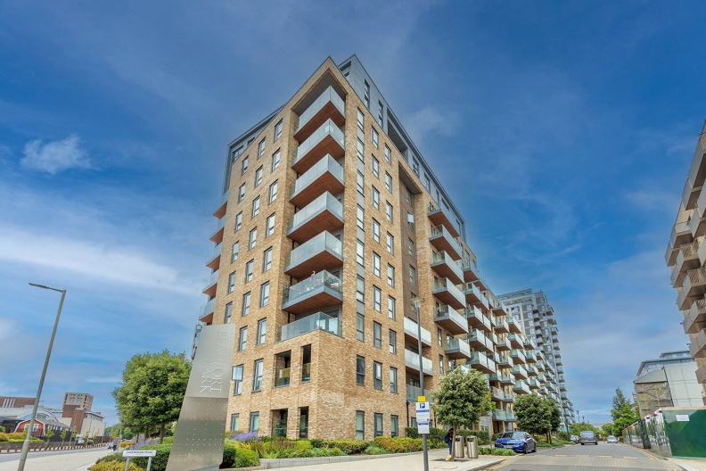 3 bedrooms apartments/flats to sale in Caversham Road, Colindale-image 1