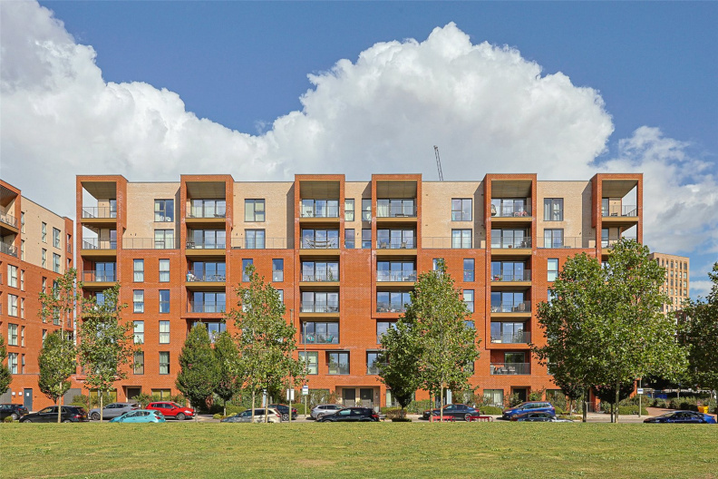 3 bedrooms apartments/flats to sale in Lismore Boulevard, Colindale Gardens, Colindale-image 5