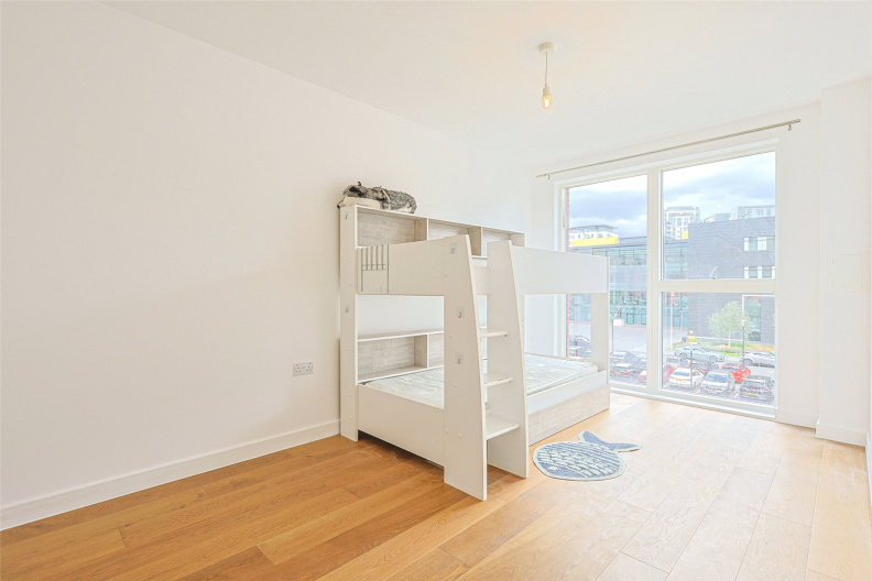 3 bedrooms apartments/flats to sale in Lismore Boulevard, Colindale-image 5