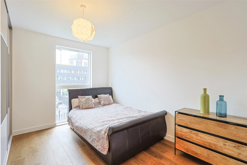 3 bedrooms apartments/flats to sale in Lismore Boulevard, Colindale-image 10