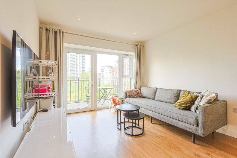 2 bedrooms apartments/flats to sale in Beaufort Square, London-image 5