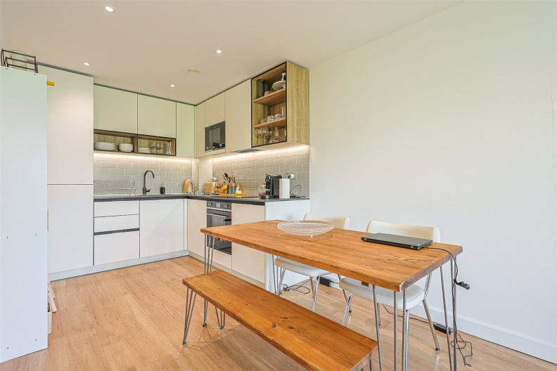 2 bedrooms apartments/flats to sale in Beaufort Square, London-image 6