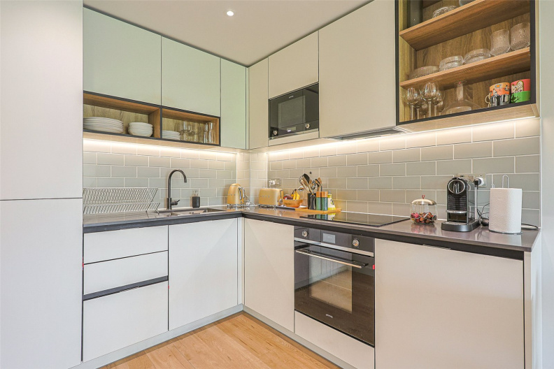 2 bedrooms apartments/flats to sale in Beaufort Square, London-image 7