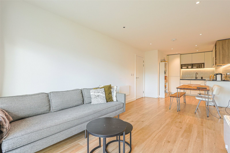 2 bedrooms apartments/flats to sale in Beaufort Square, London-image 13