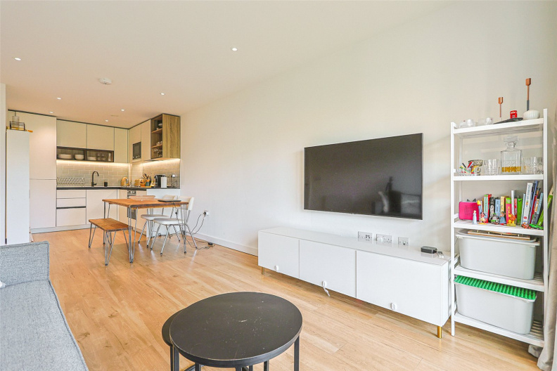 2 bedrooms apartments/flats to sale in Beaufort Square, London-image 16