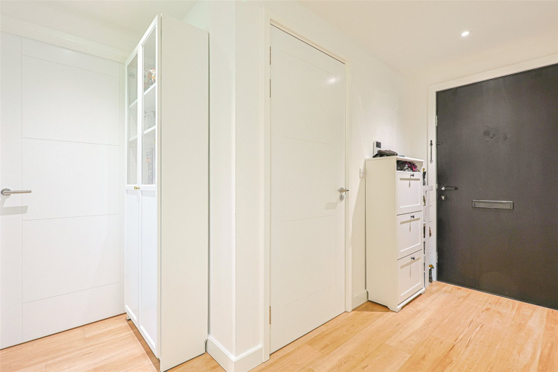 2 bedrooms apartments/flats to sale in Beaufort Square, London-image 12