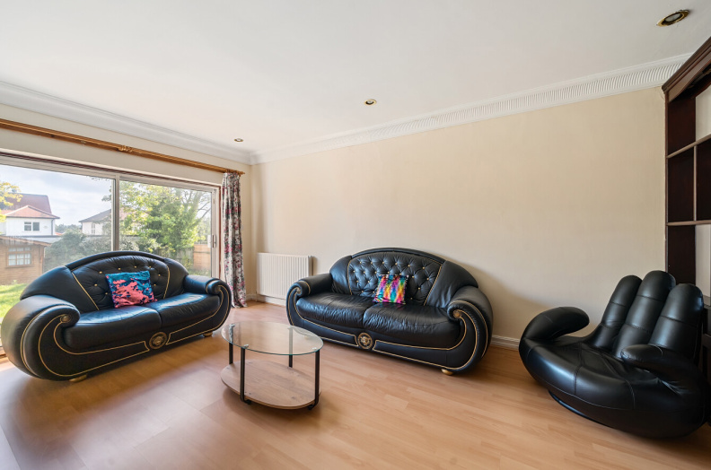 5 bedrooms houses to sale in Foscote Road, Hendon Central-image 5