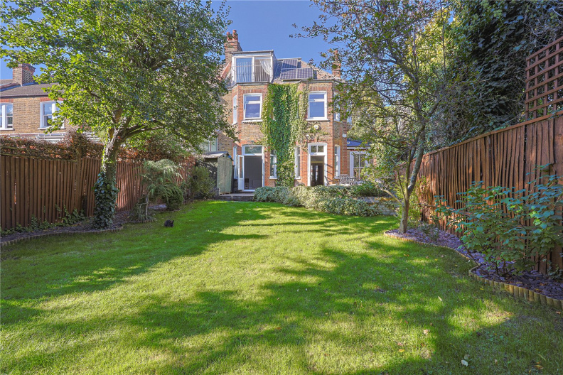 6 bedrooms houses to sale in Lynton Road, Acton-image 10