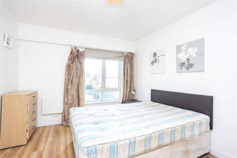 2 bedrooms apartments/flats to sale in Heritage Avenue, London-image 4