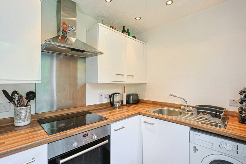 Studio apartments/flats to sale in Tylers Court, Vicars Bridge Close, Wembley-image 14