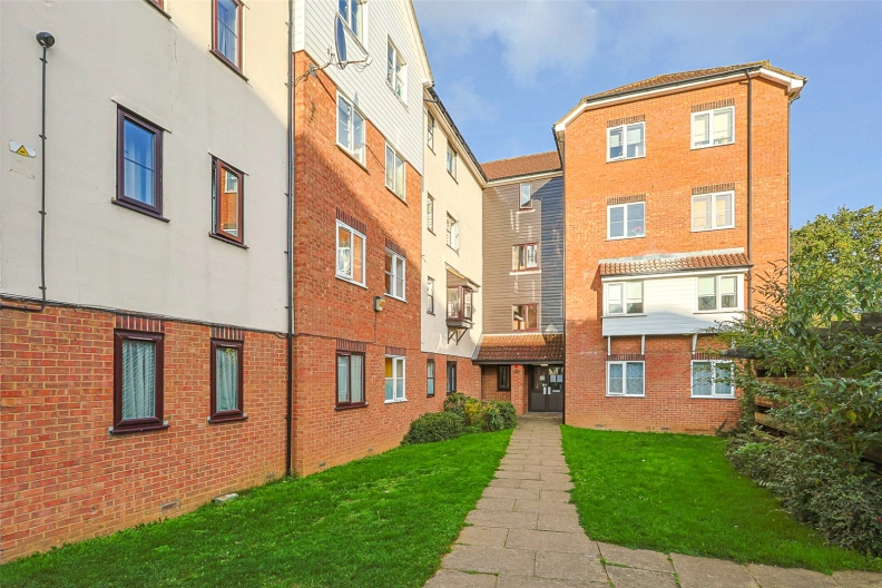 Studio apartments/flats to sale in Tylers Court, Vicars Bridge Close, Wembley-image 8