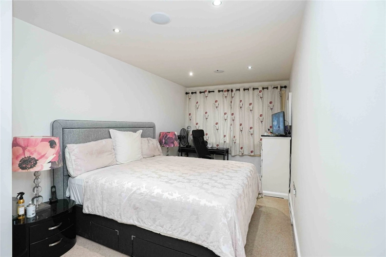 2 bedrooms apartments/flats to sale in Boulevard Drive, Beaufort Park, Colindale-image 6