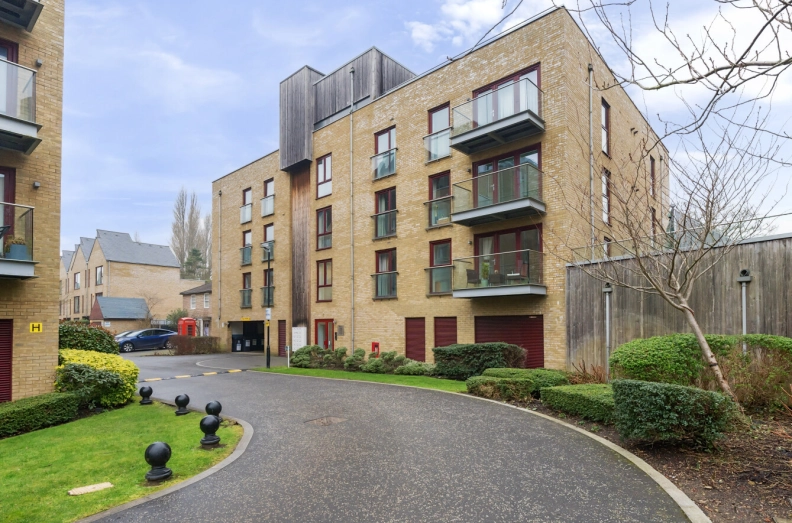 2 bedrooms apartments/flats to sale in Kings Mill Way, Denham, Uxbridge-image 1