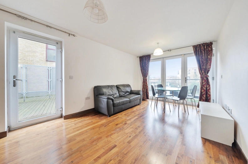 2 bedrooms apartments/flats to sale in Kings Mill Way, Denham, Uxbridge-image 3