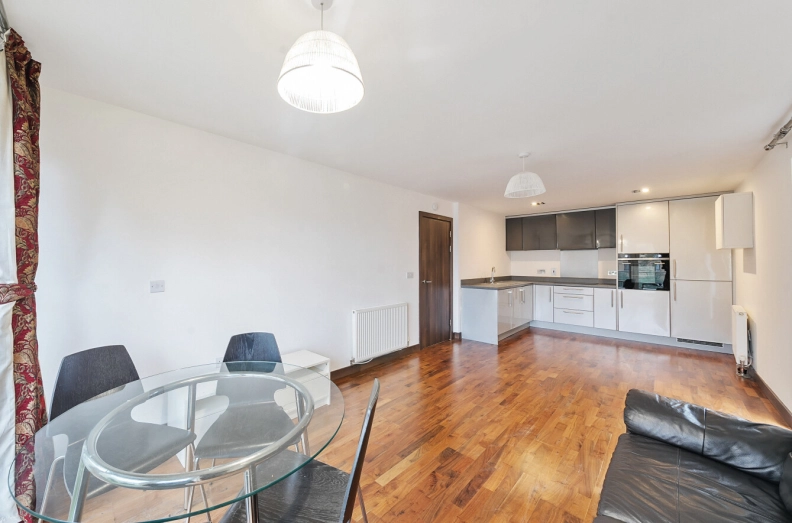 2 bedrooms apartments/flats to sale in Kings Mill Way, Denham, Uxbridge-image 4