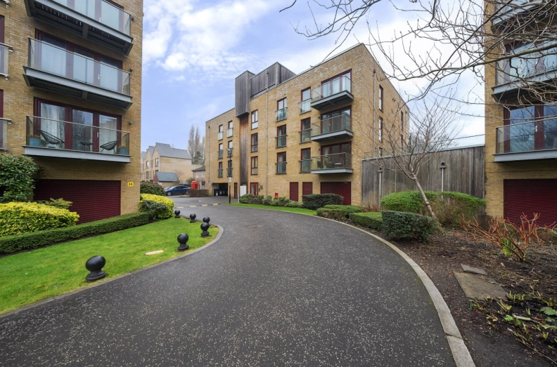 2 bedrooms apartments/flats to sale in Kings Mill Way, Denham, Uxbridge-image 19