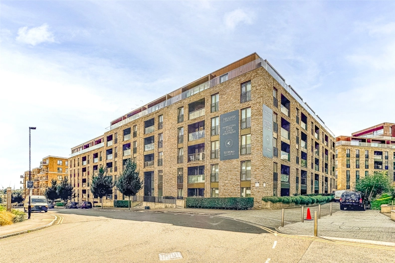 2 bedrooms apartments/flats to sale in Royal Engineers Way, Mill Hill-image 1