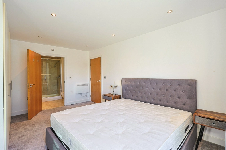 3 bedrooms apartments/flats to sale in Boulevard Drive, Beaufort Park, Colindale-image 4