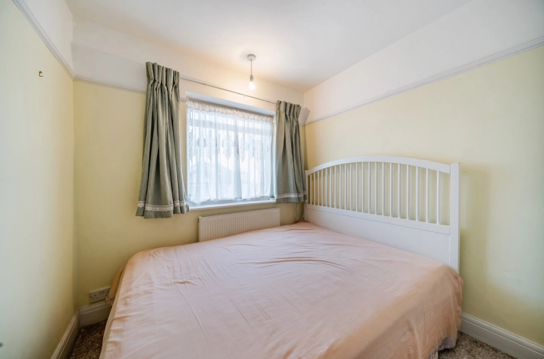 5 bedrooms houses to sale in Colindeep Gardens, Hendon-image 6