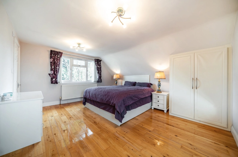 5 bedrooms houses to sale in Colindeep Gardens, Hendon-image 16