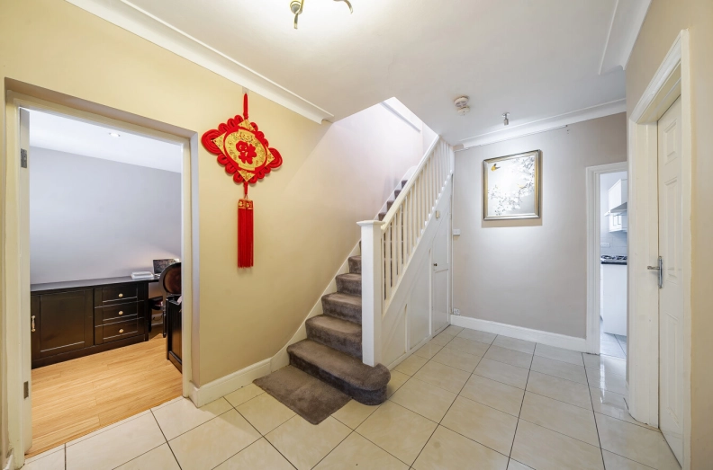 5 bedrooms houses to sale in Colindeep Gardens, Hendon-image 14