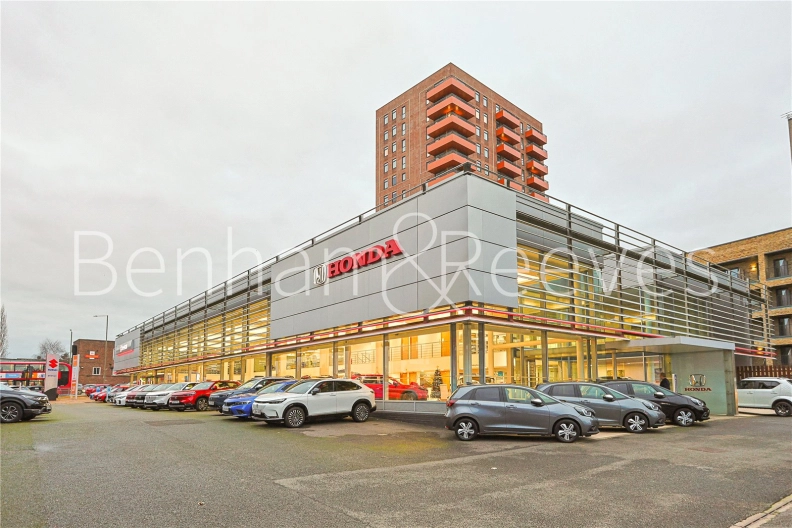 3 bedrooms apartments/flats to sale in The Hyde, Colindale-image 5