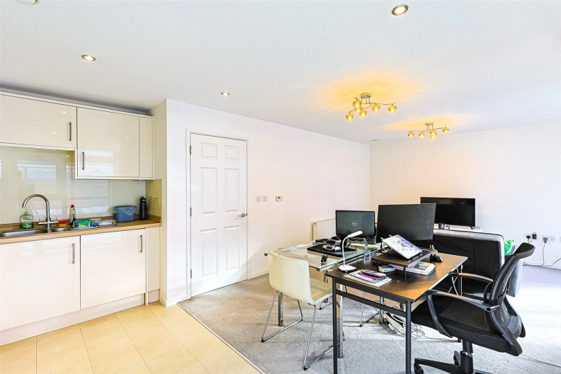 2 bedrooms apartments/flats to sale in The Greenway, Colindale-image 4