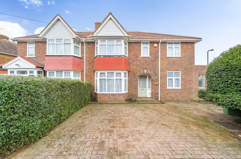 8 bedrooms houses to sale in Lodore Gardens, Kingsbury-image 1