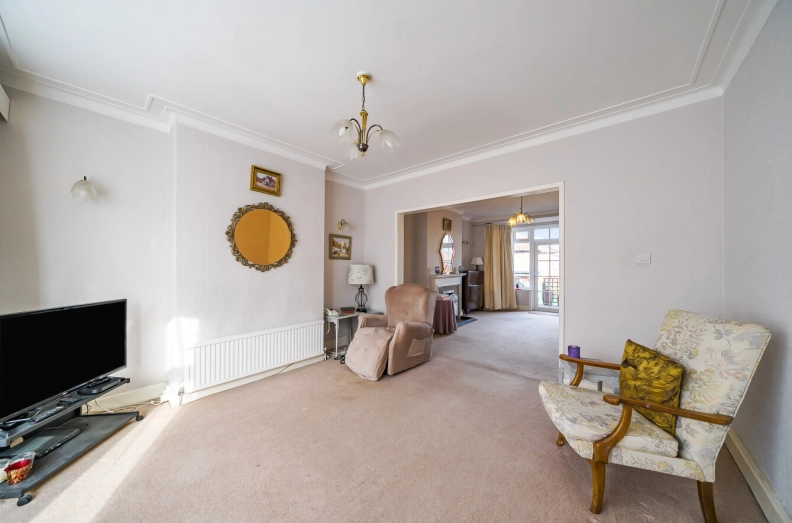 8 bedrooms houses to sale in Lodore Gardens, Kingsbury-image 10