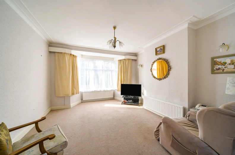 8 bedrooms houses to sale in Lodore Gardens, Kingsbury-image 2