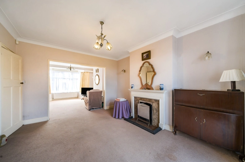 8 bedrooms houses to sale in Lodore Gardens, Kingsbury-image 3