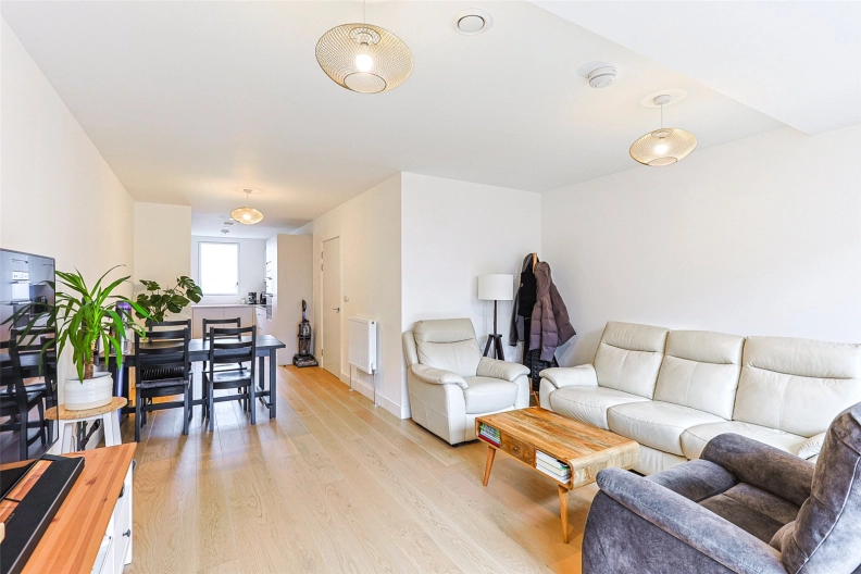 4 bedrooms houses to sale in Oriental Square, Colindale-image 2