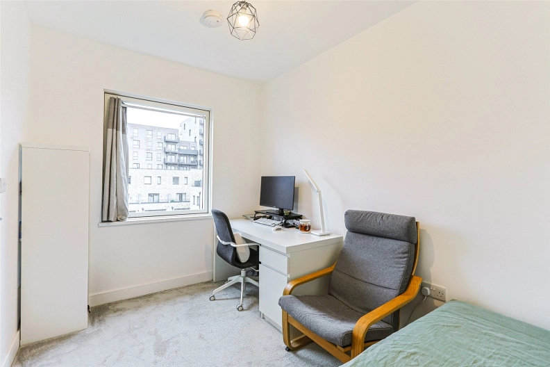 4 bedrooms houses to sale in Oriental Square, Colindale-image 12