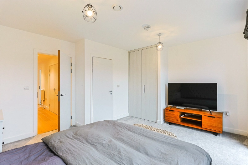 4 bedrooms houses to sale in Oriental Square, Colindale-image 6