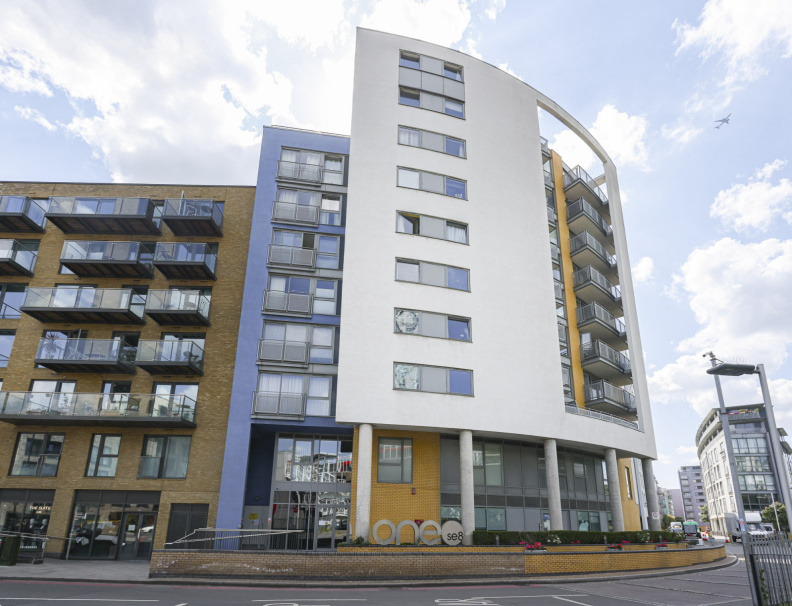 Studio apartments/flats to sale in Deals Gateway, Deptford-image 1