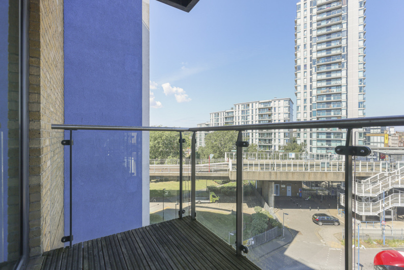 Studio apartments/flats to sale in Deals Gateway, Deptford-image 2