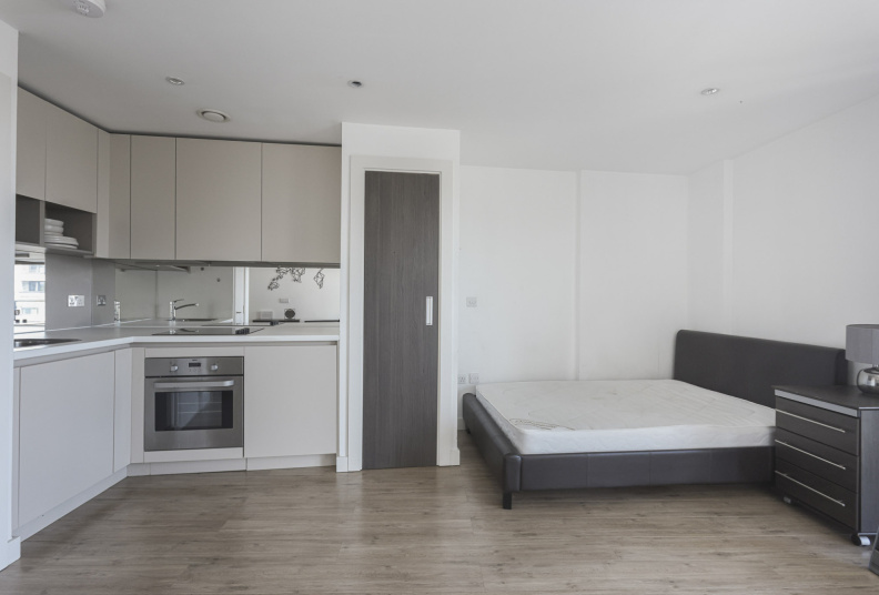 Studio apartments/flats to sale in Deals Gateway, Deptford-image 4