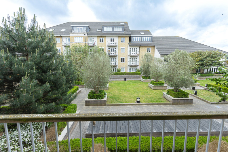 1 bedroom apartments/flats to sale in Park Lodge Avenue, West Drayton-image 3