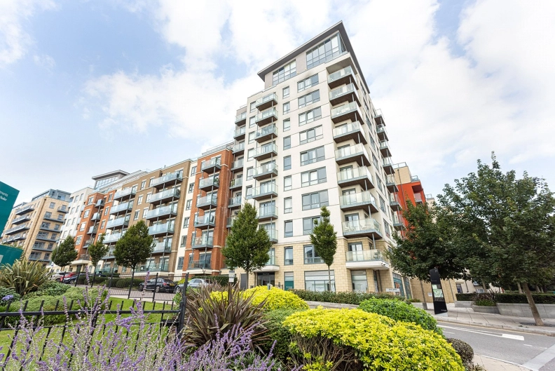 3 bedrooms apartments/flats to sale in East Drive, Beaufort Park, Colindale-image 1